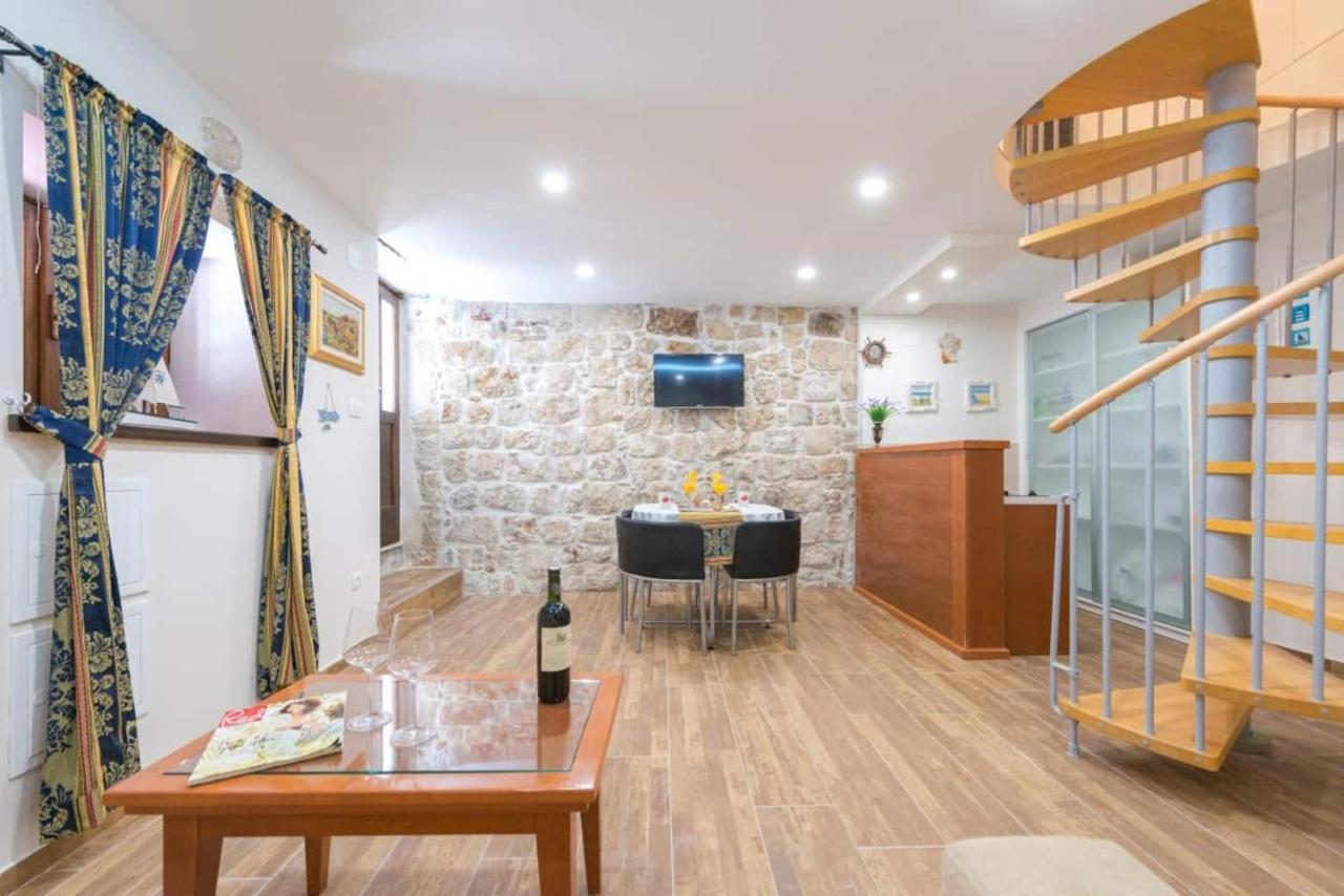 New La Barca Old Town Apartment *