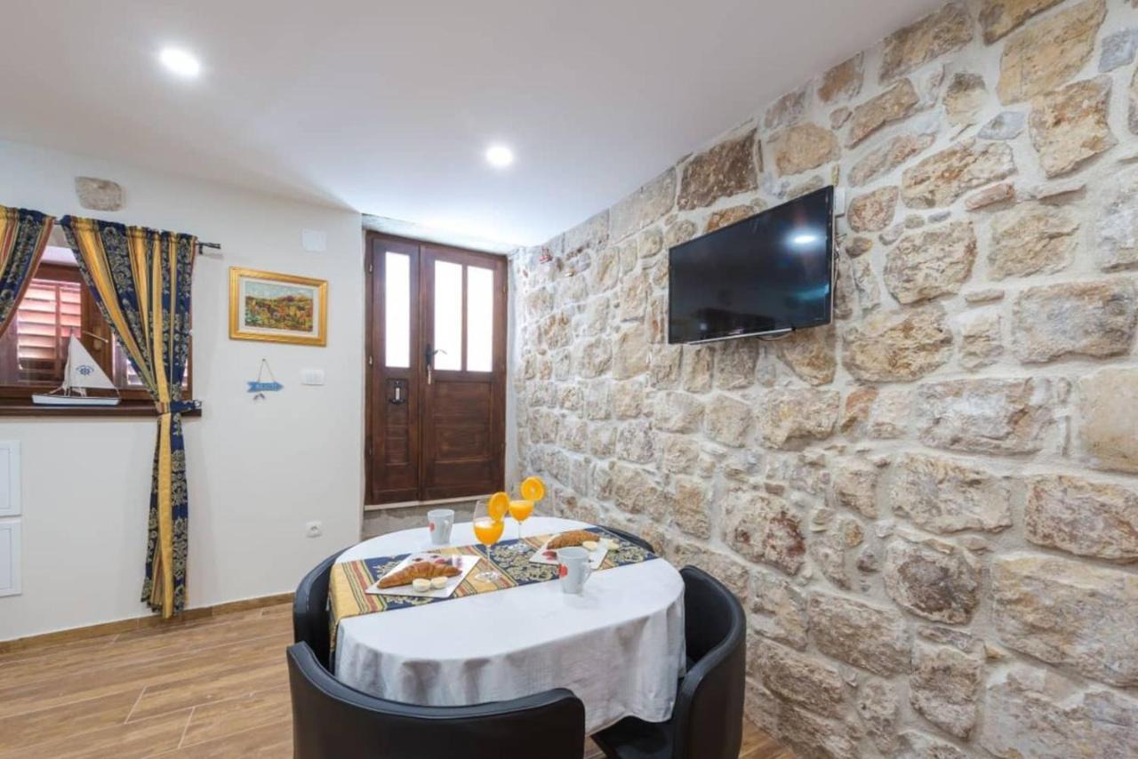 New La Barca Old Town Apartment *