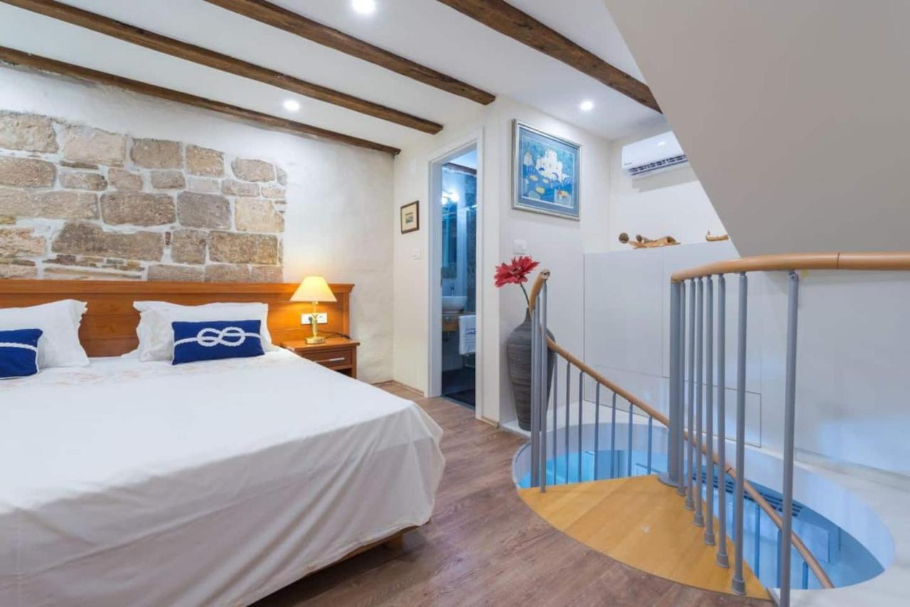 New La Barca Old Town Apartma